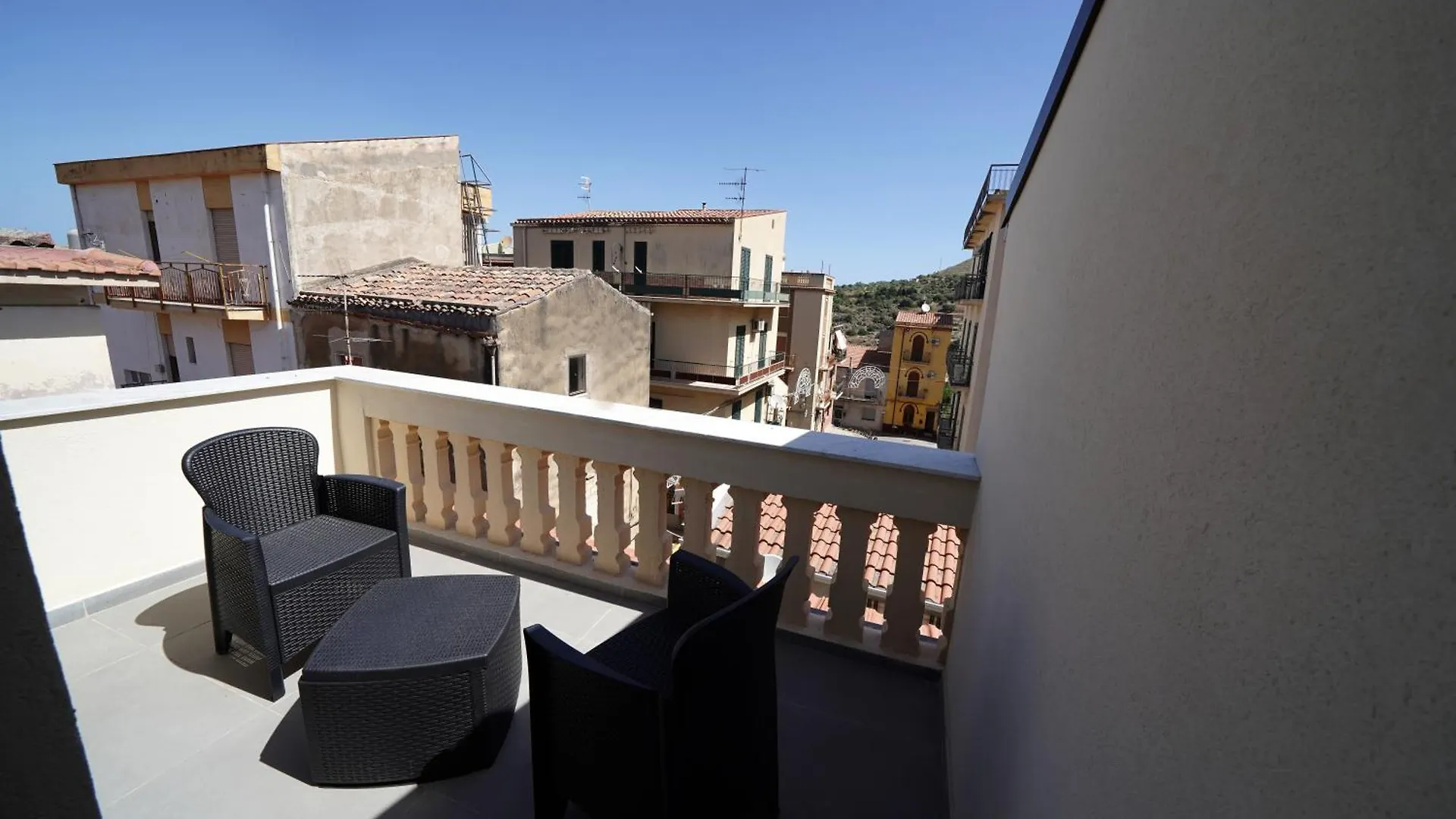 Ducas Rooms And Suite Lascari Apartment