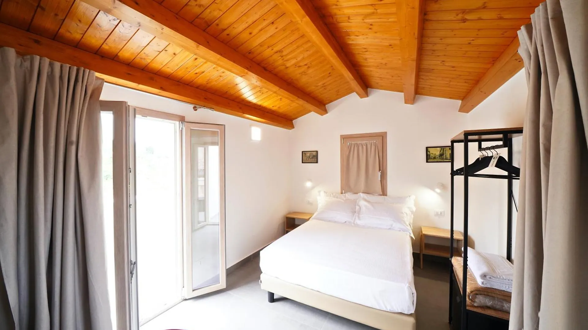 Apartment Ducas Rooms And Suite Lascari