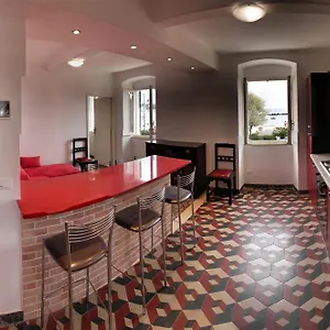 casa-flora-san-terenzo.hotelitalianriviera.com/